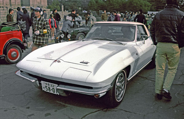 66-02a (81-03-08) 1966 Chevrolet Corvette Stingray.jpg
